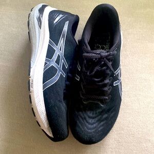 ASICS Female size 8 GT-2000 11 Running Shoes